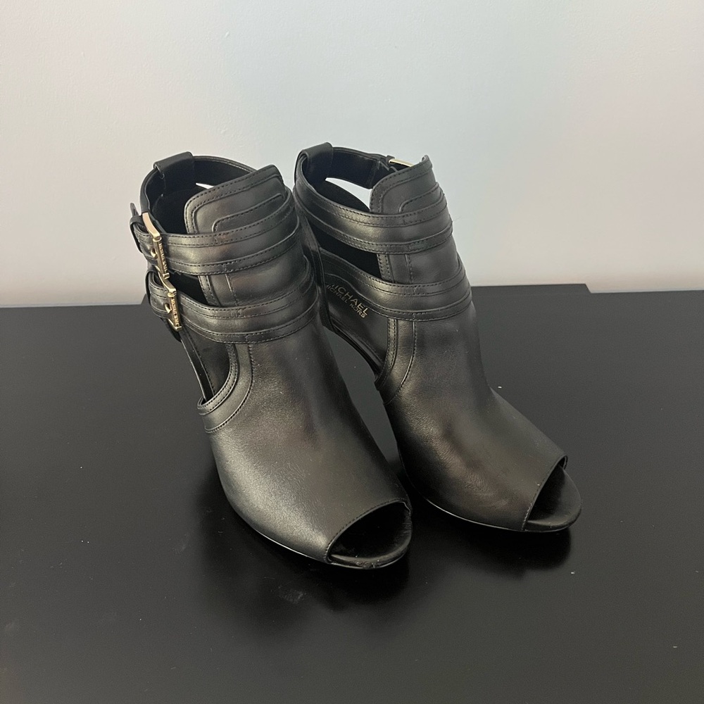 Michael Kors Black Heels with Chic Peep-Toe and Buckles